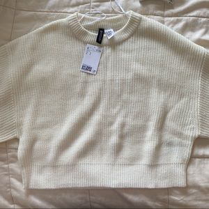 NWT H&M Cropped crew neck sweater in white/cream